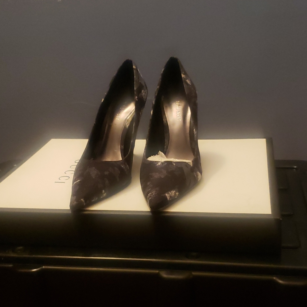 Black print heels